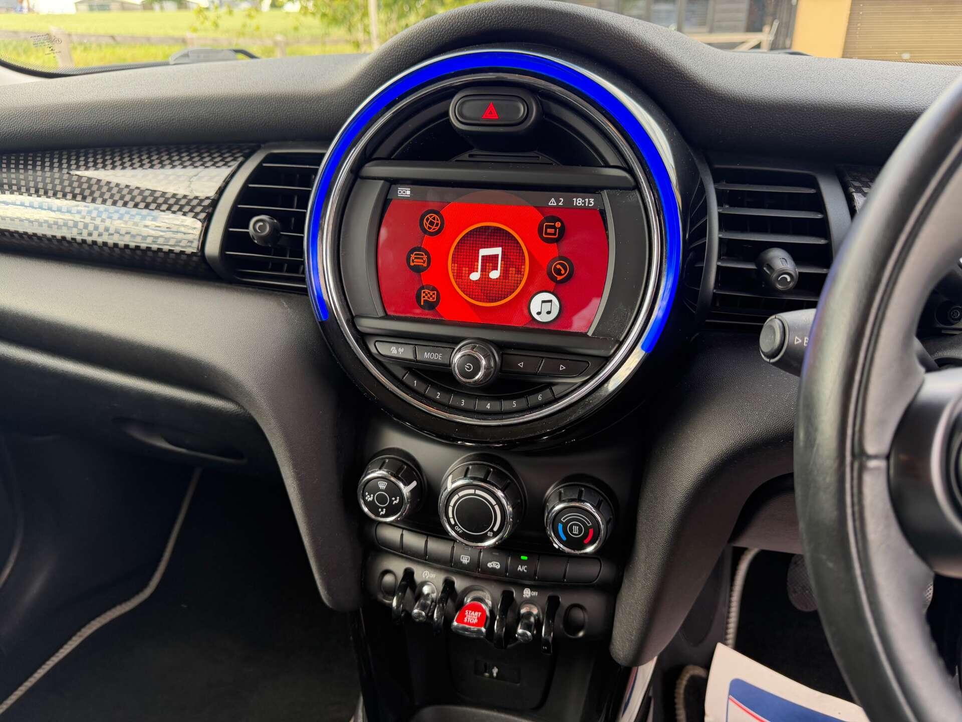 Mini Hatch view 19