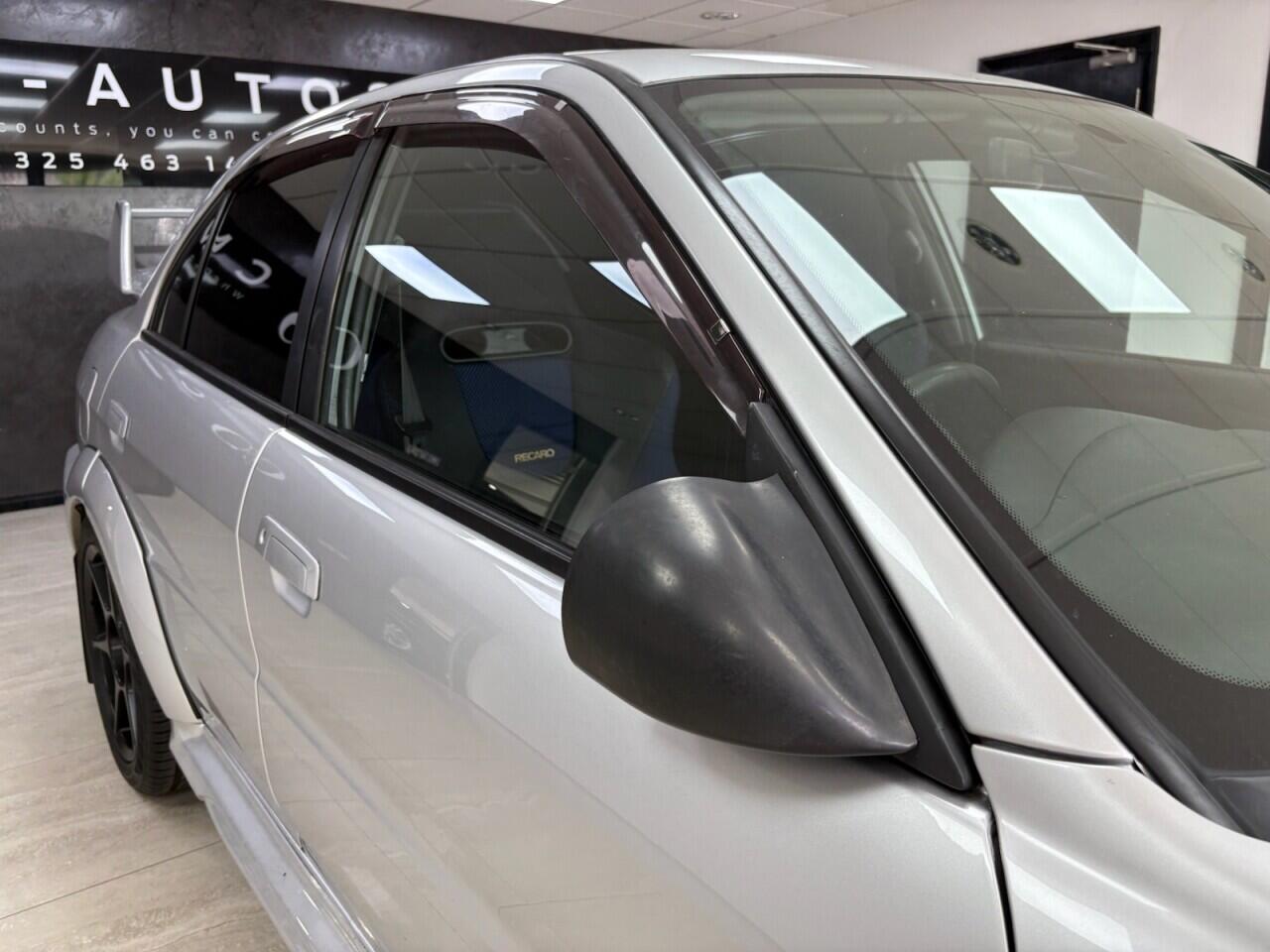 Mitsubishi Lancer view 13