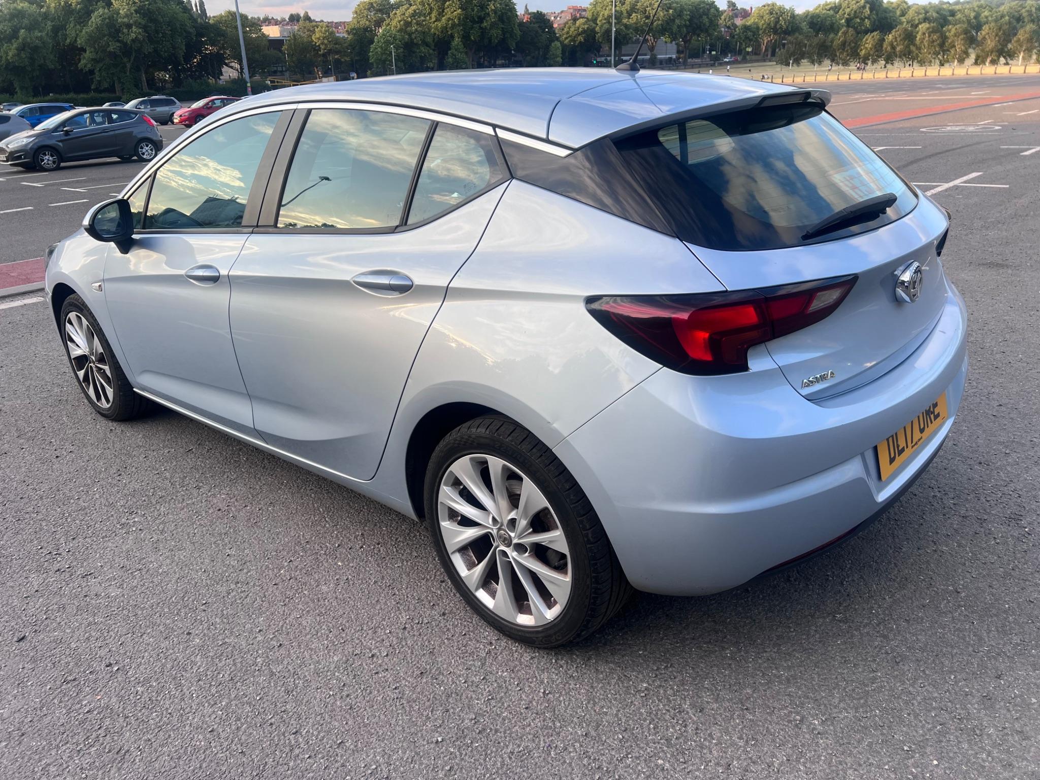 2017 Vauxhall Astra 1.4i Design Euro 6 5dr • 48,900 miles image 4