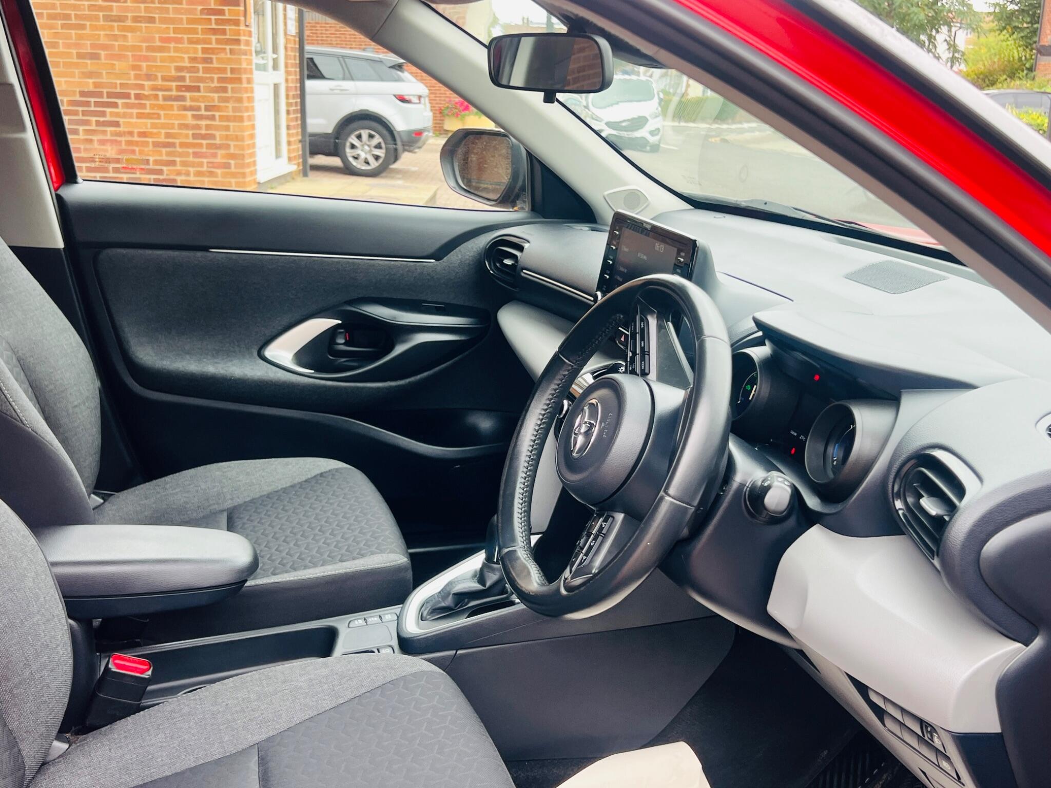 Toyota Yaris Cross view 30