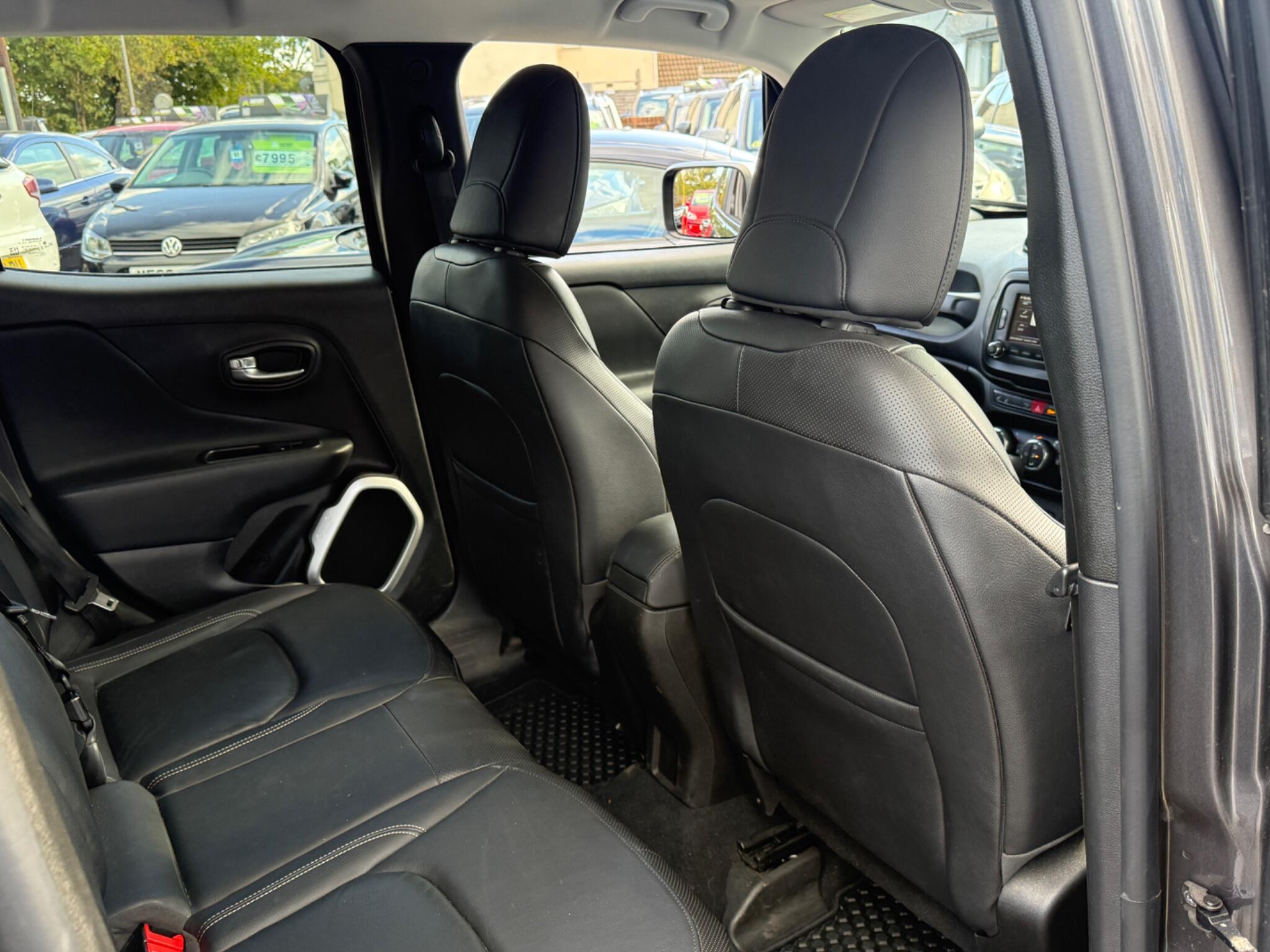 Jeep Renegade - Image 40