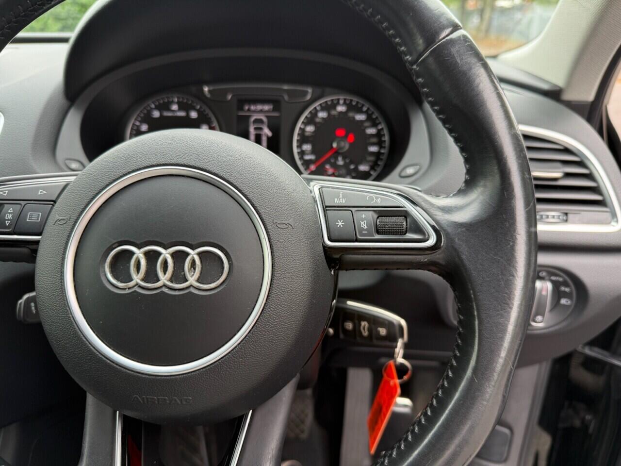 Audi Q3 view 21