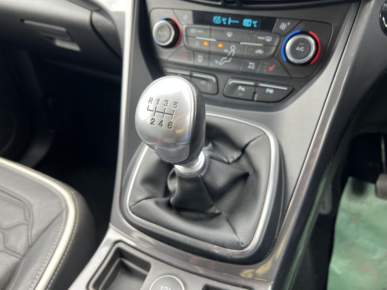 Ford Kuga view 34