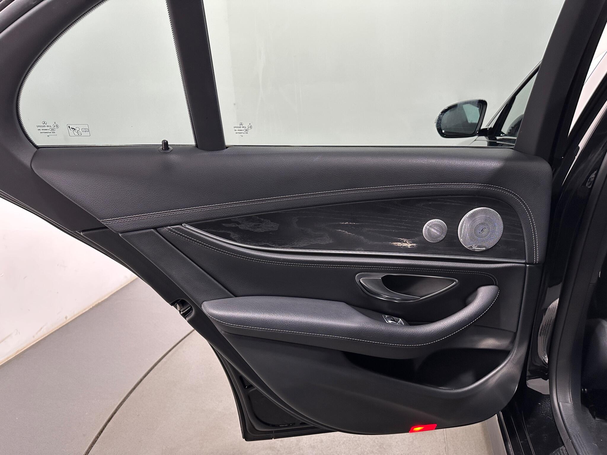 Mercedes-Benz E-Class view 39