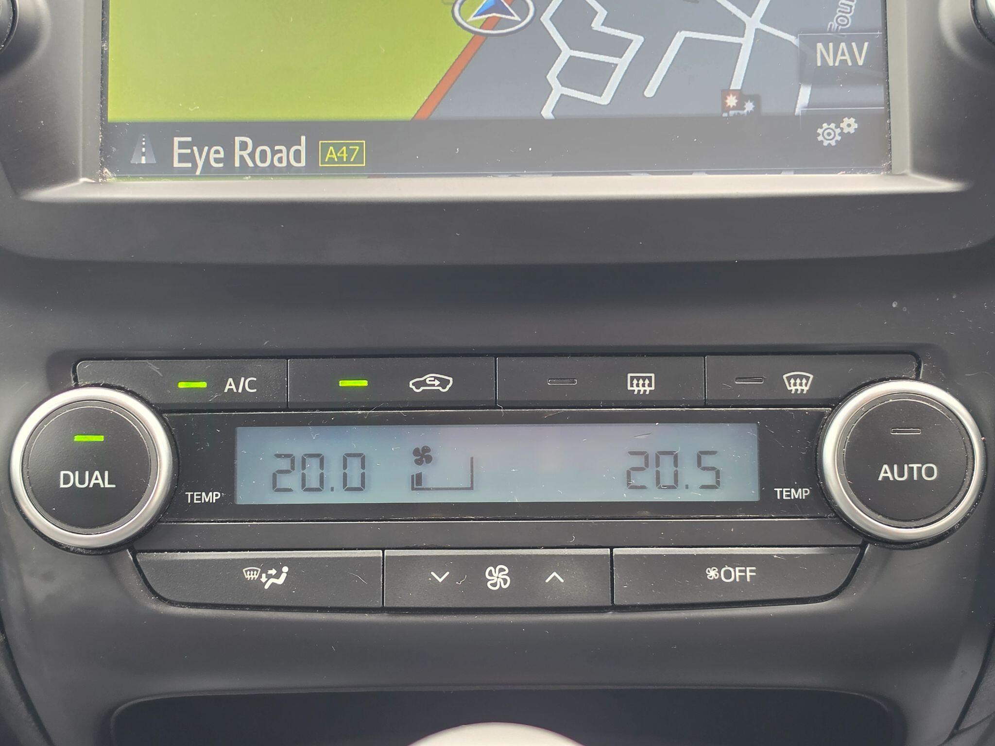 Toyota Avensis view 19