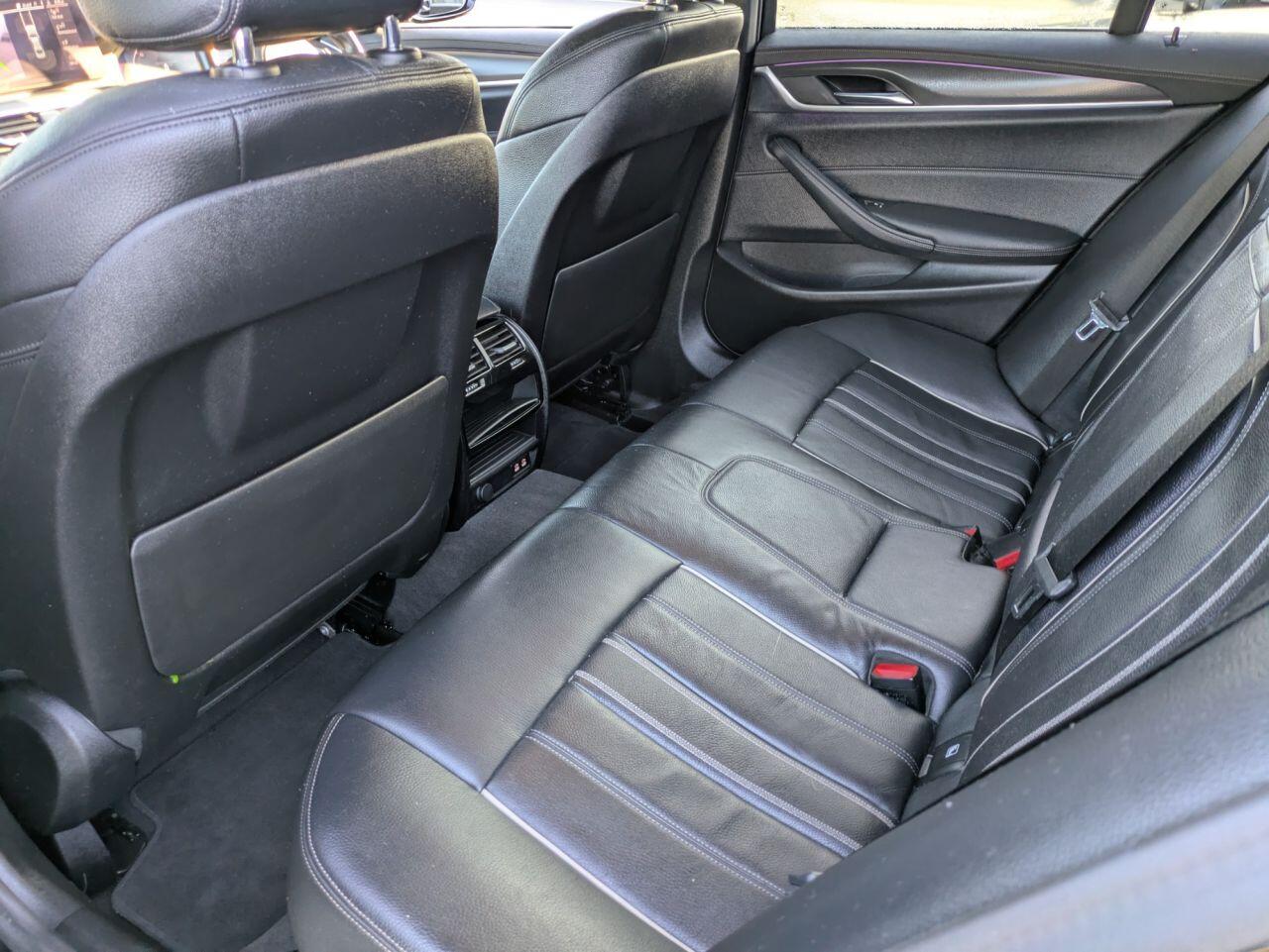 BMW 5 Series view 10