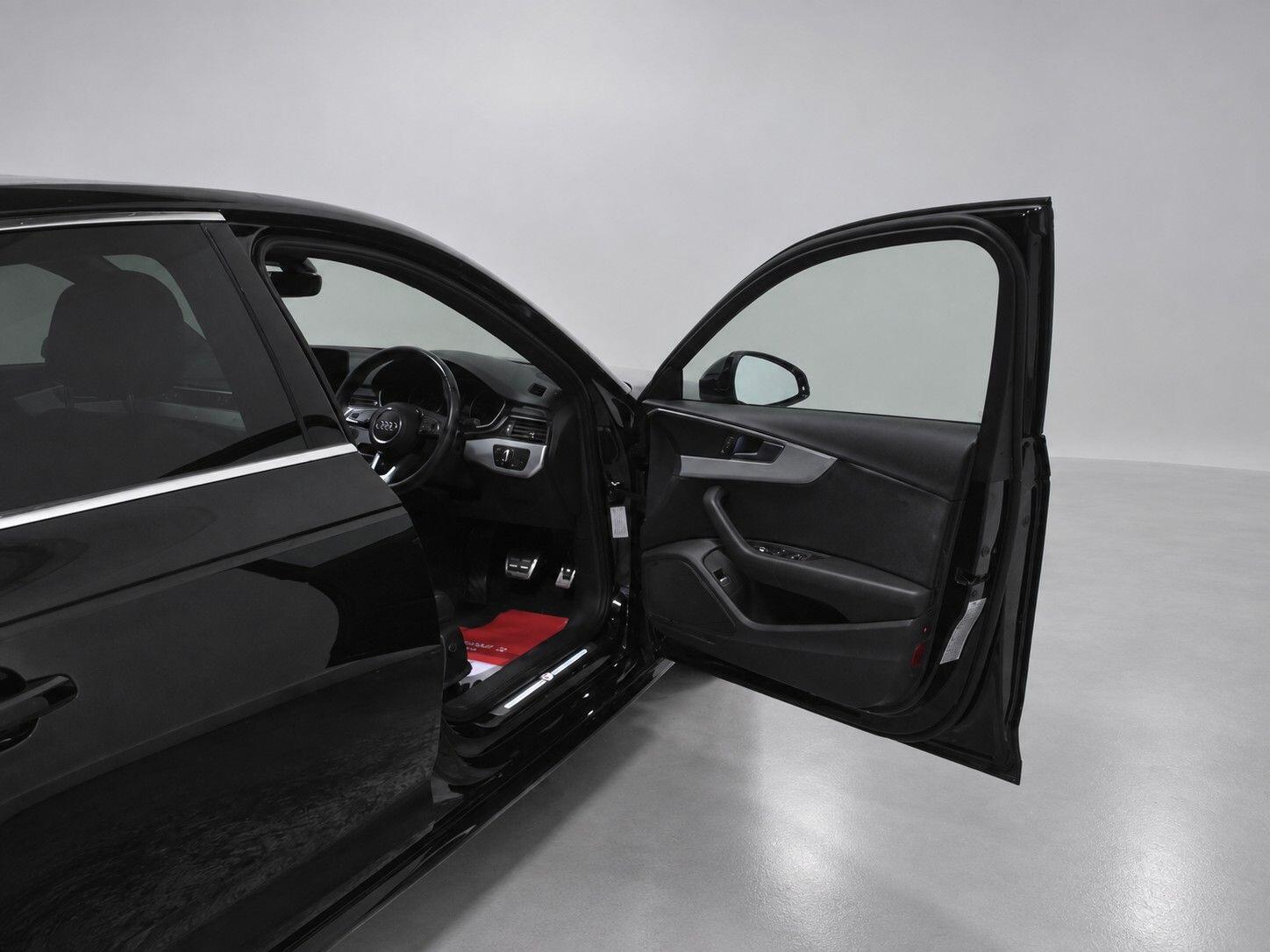 Audi A4 view 25