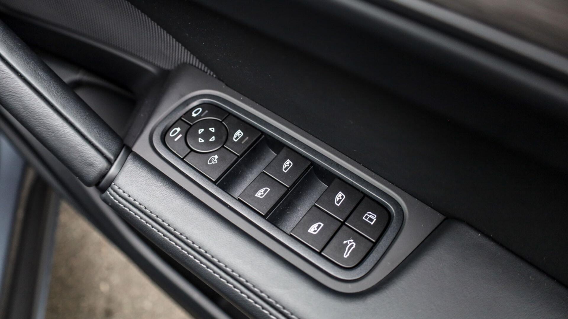 Porsche Cayenne view 25