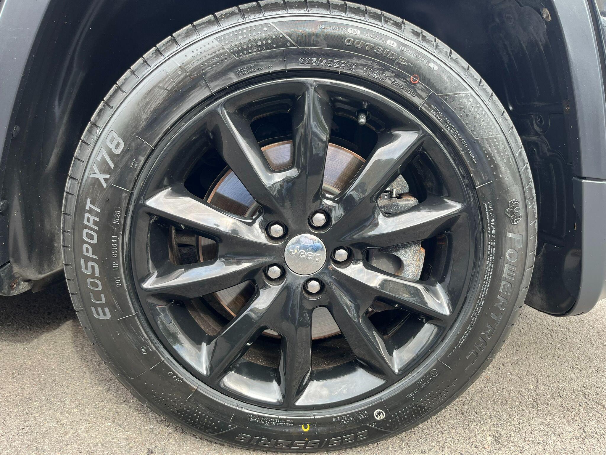 Jeep Cherokee view 30