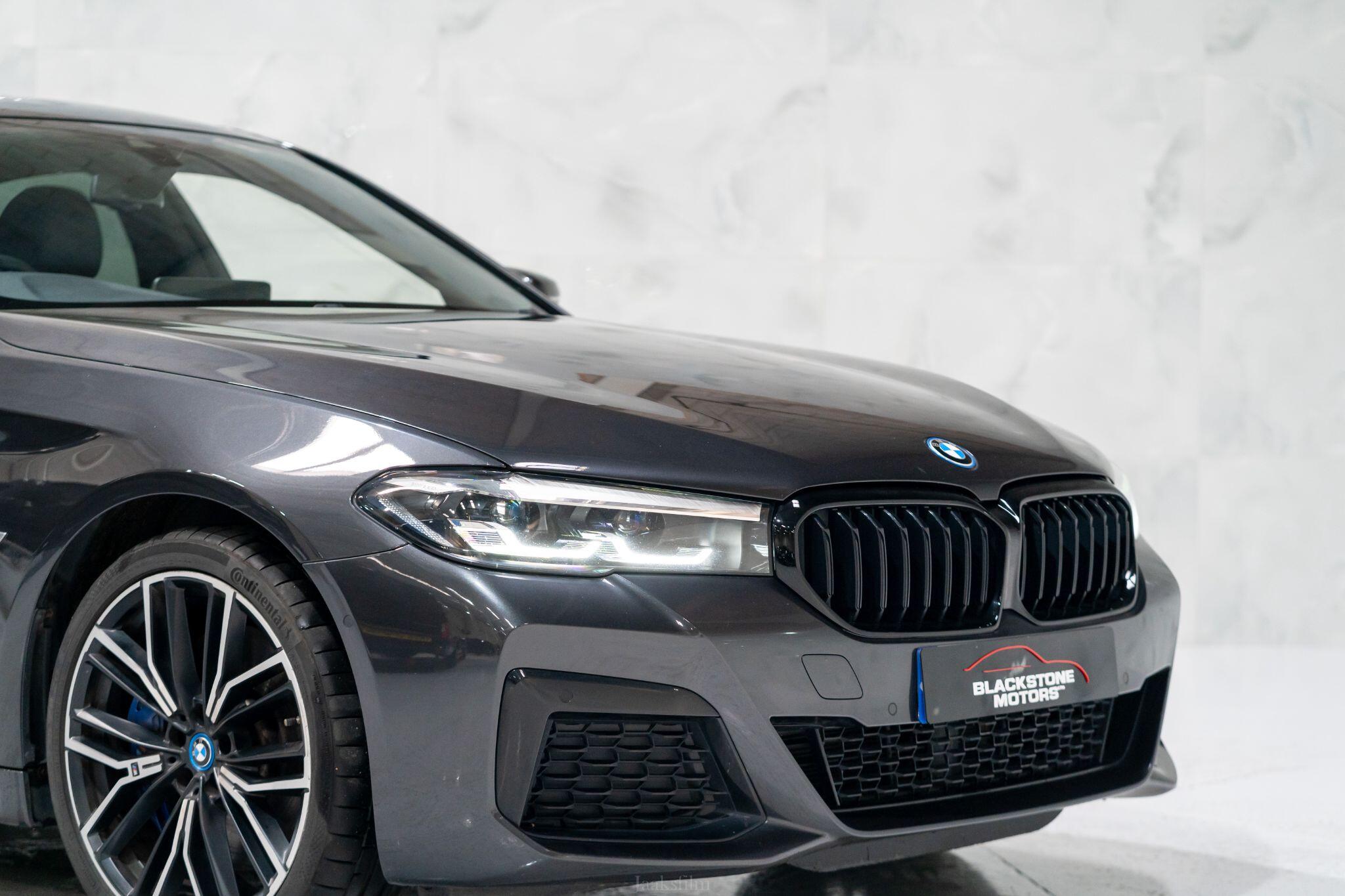 BMW 5 Series view 11