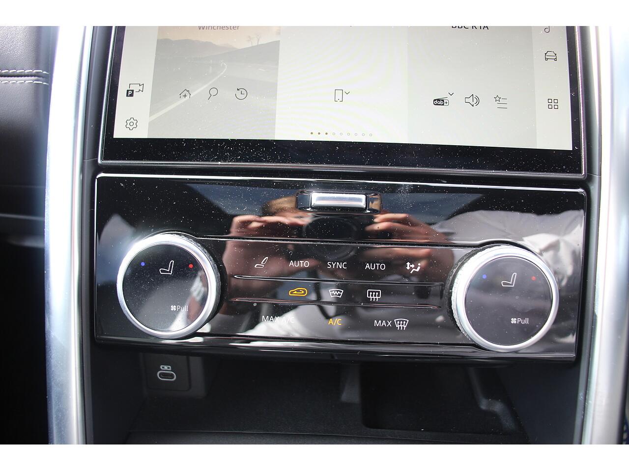Land Rover Discovery view 40