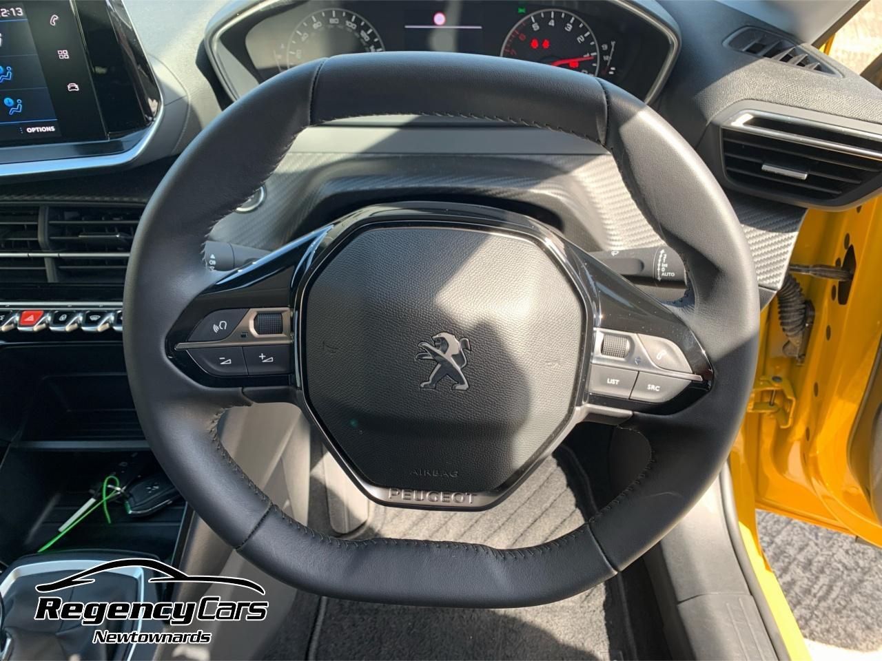 Peugeot 208 view 38