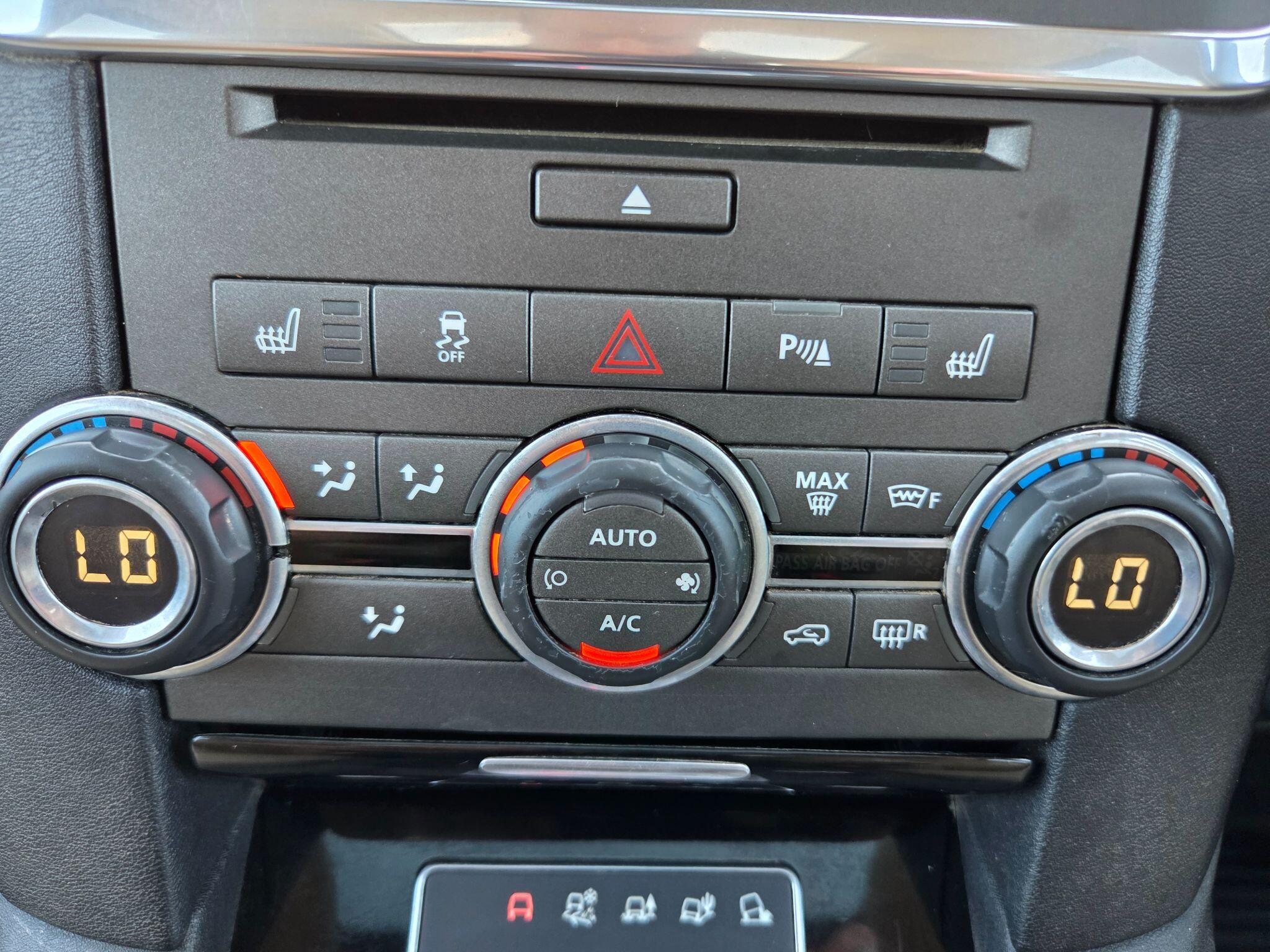 Land Rover Discovery 4 view 26