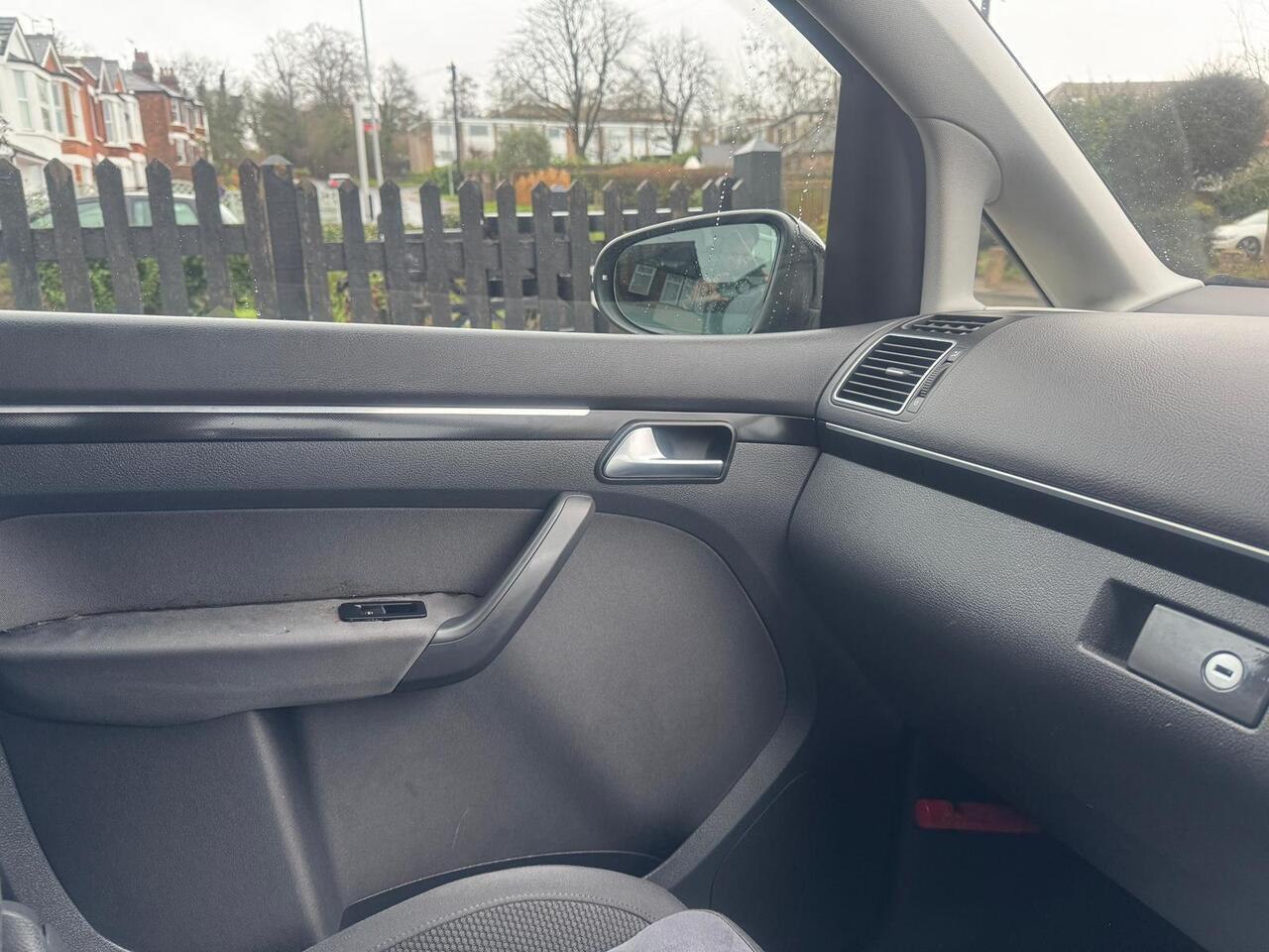 Volkswagen Touran view 33