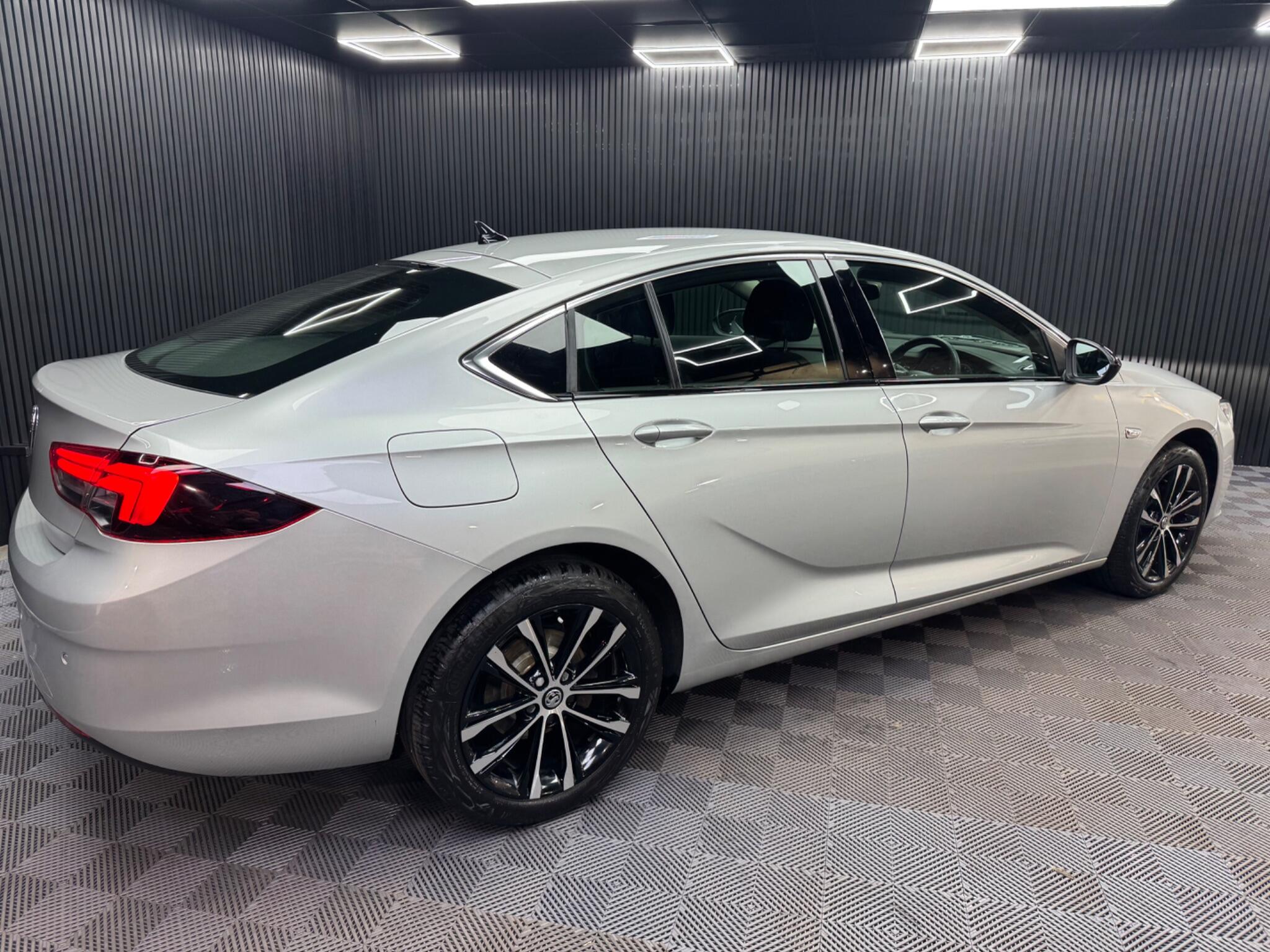 Vauxhall Insignia view 19