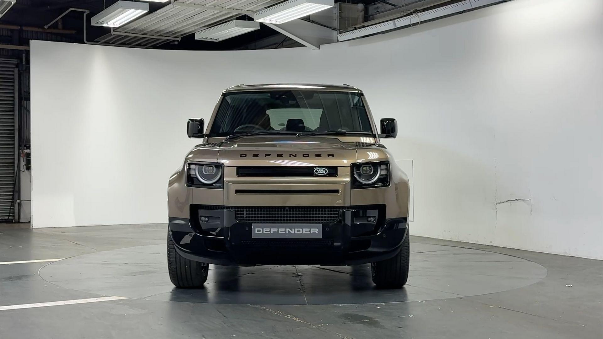 Land Rover Defender view 7