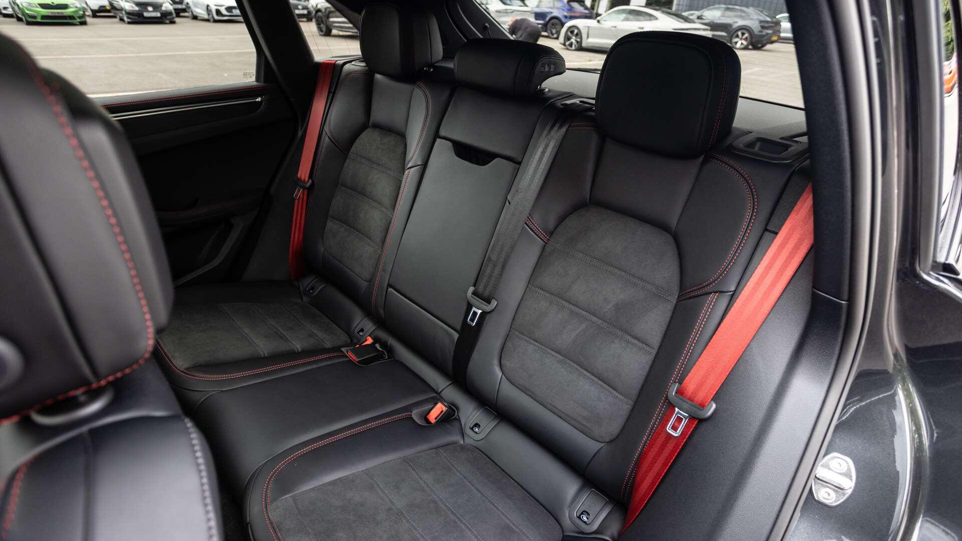 Porsche Macan view 15
