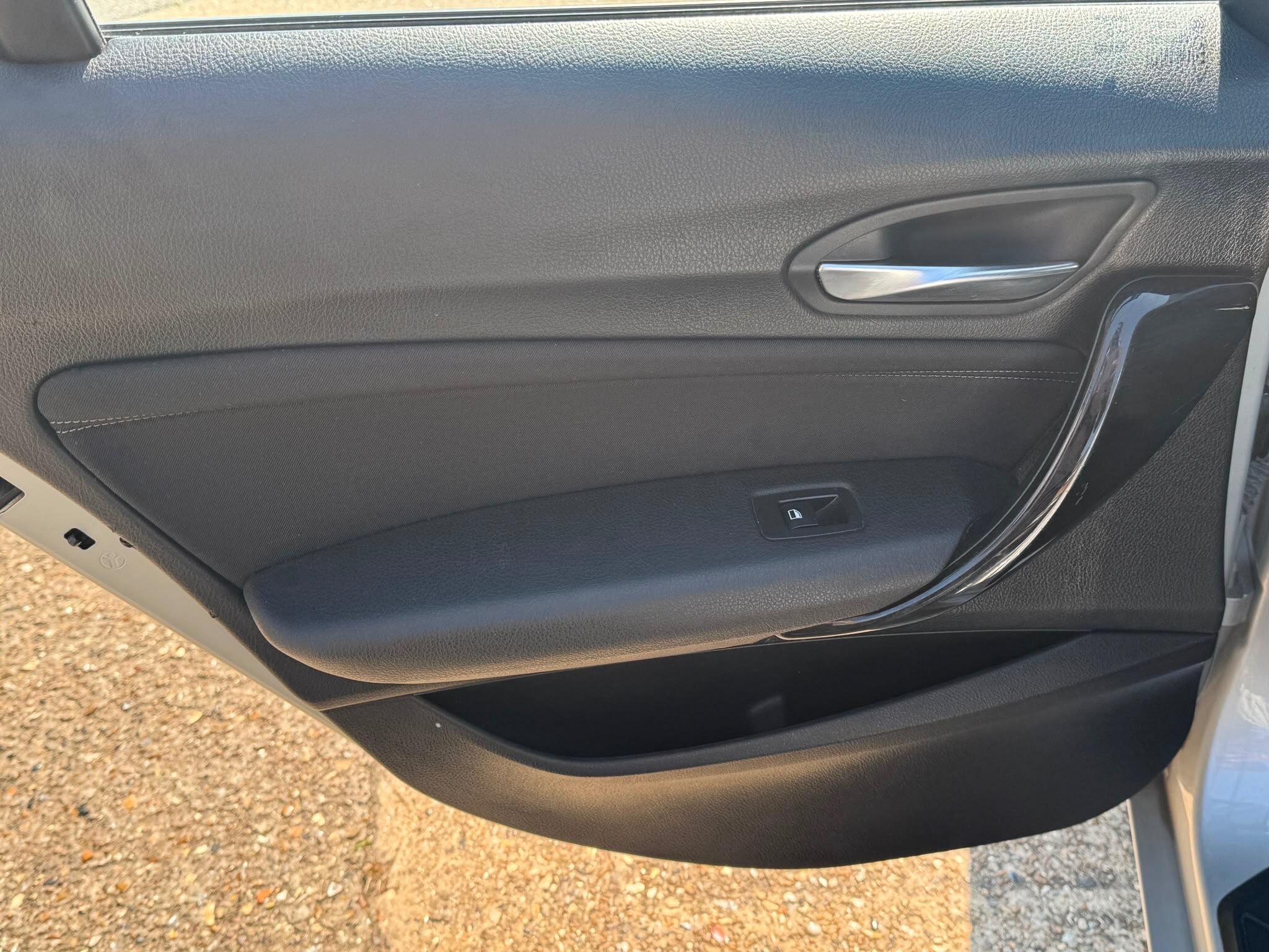BMW 1 Series view 26