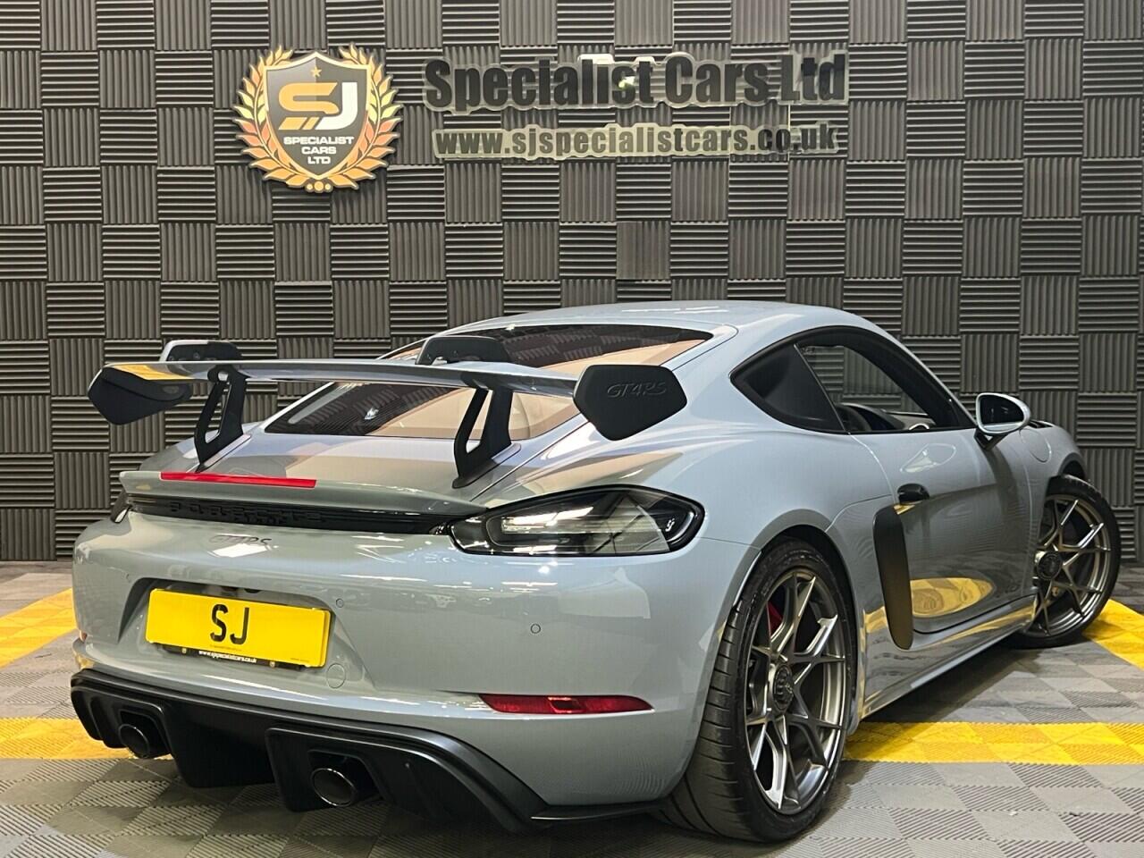 Porsche 718 Cayman view 31