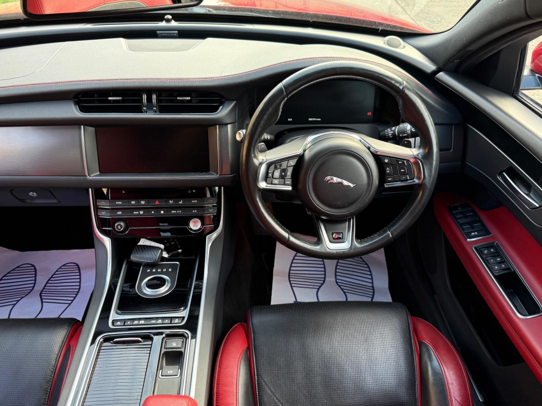 Jaguar XF view 21