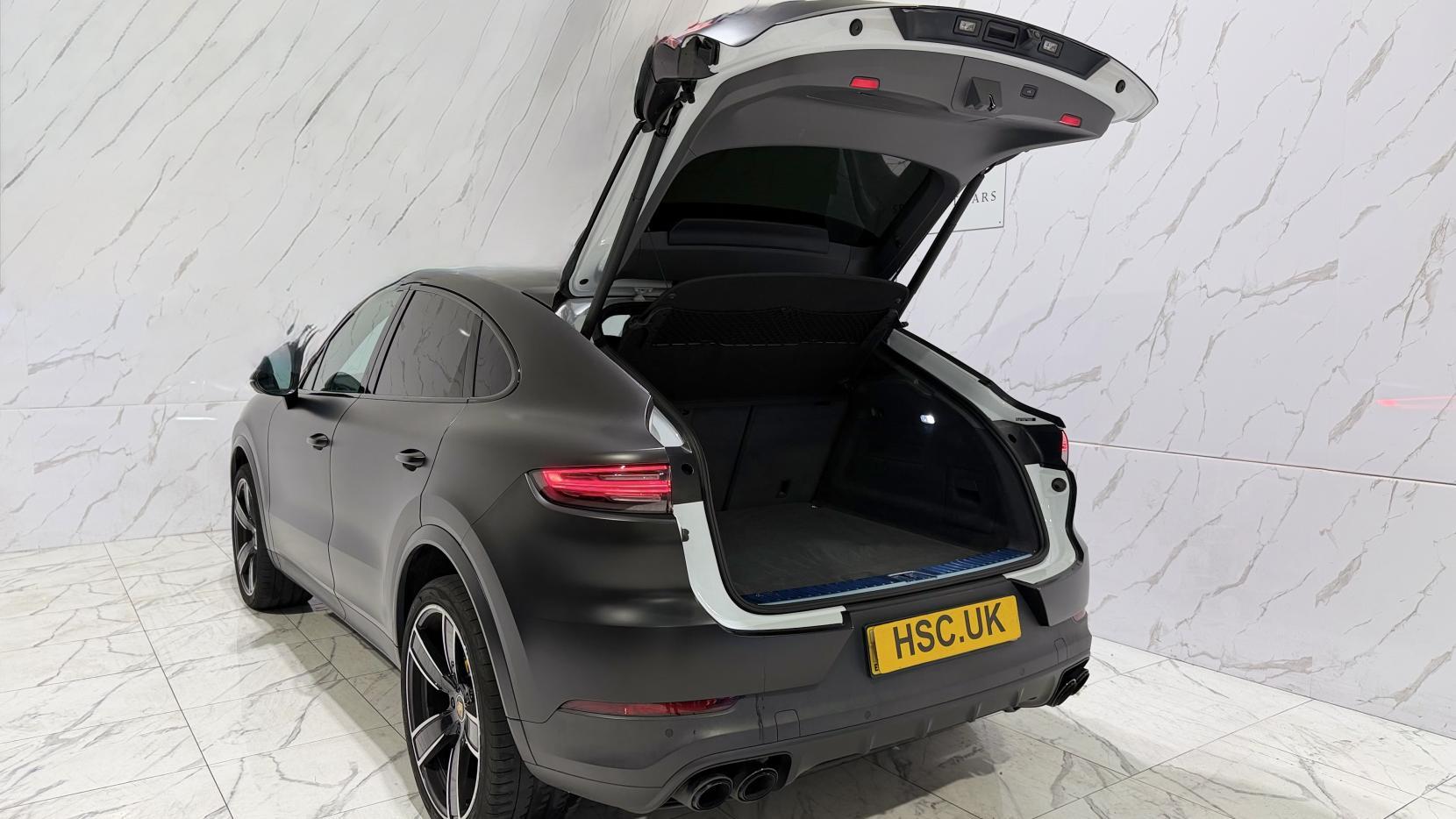 Porsche Cayenne view 40