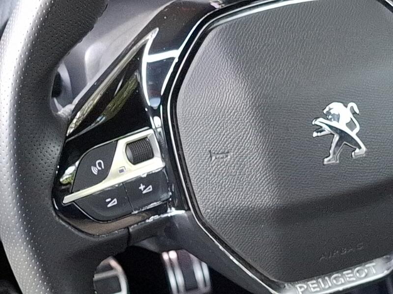 Peugeot 208 view 13