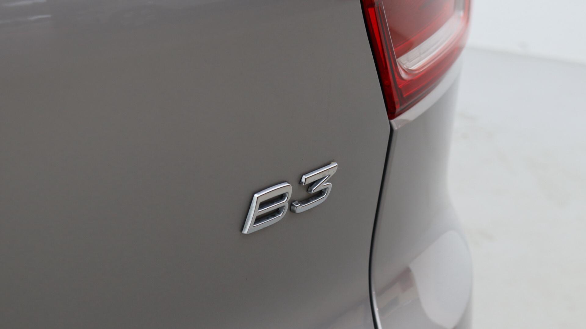 Volvo XC40 view 45