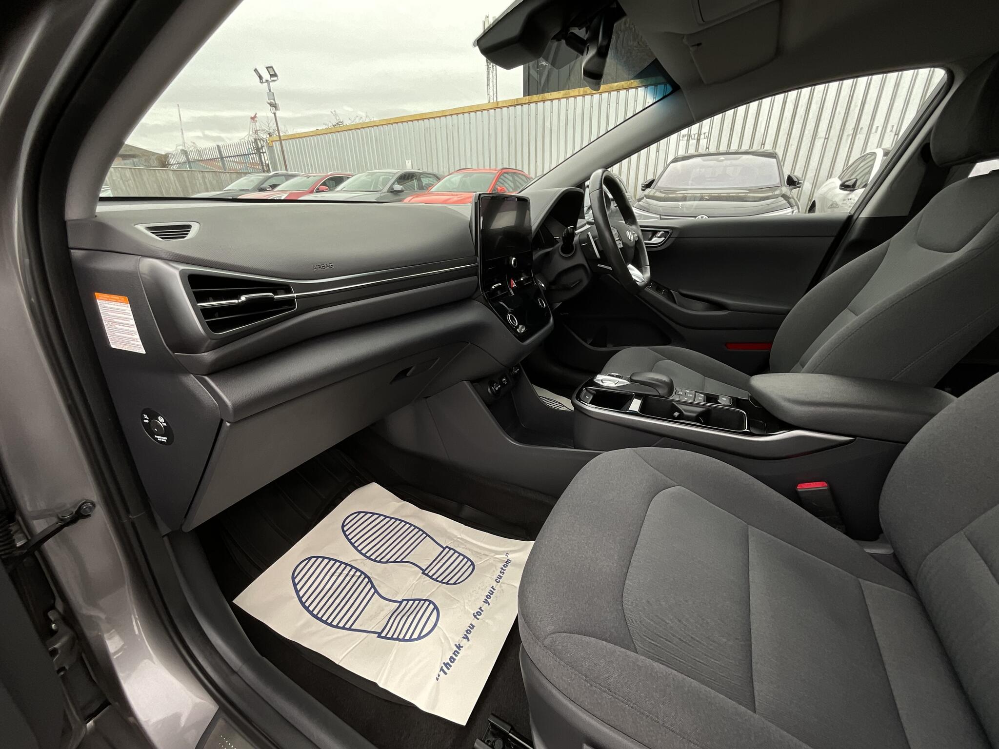 Hyundai Ioniq view 17
