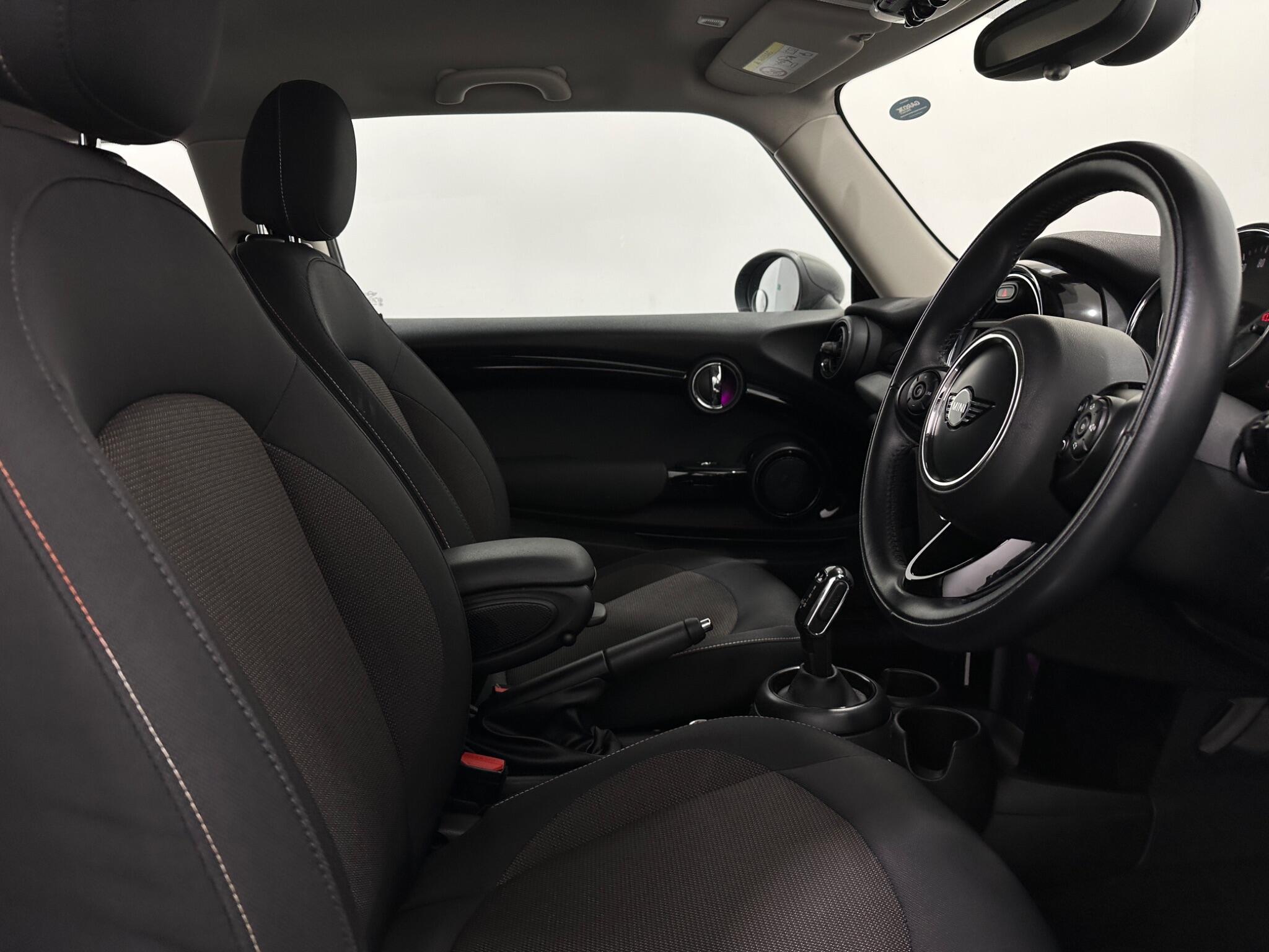 Mini Cooper view 31