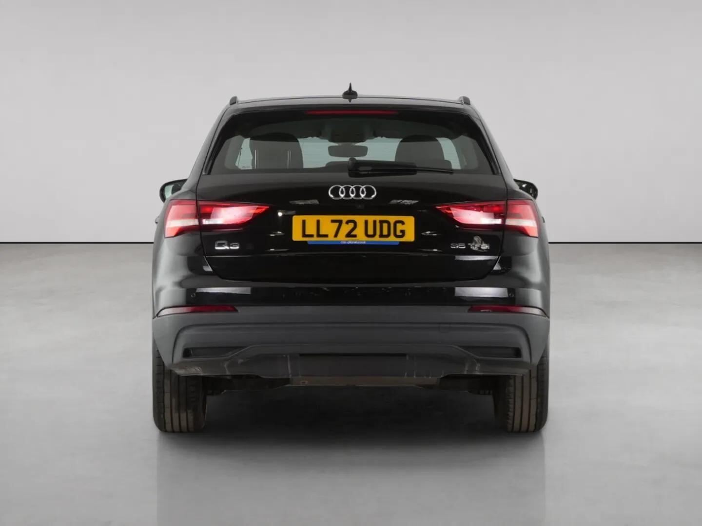 Audi Q3 view 7