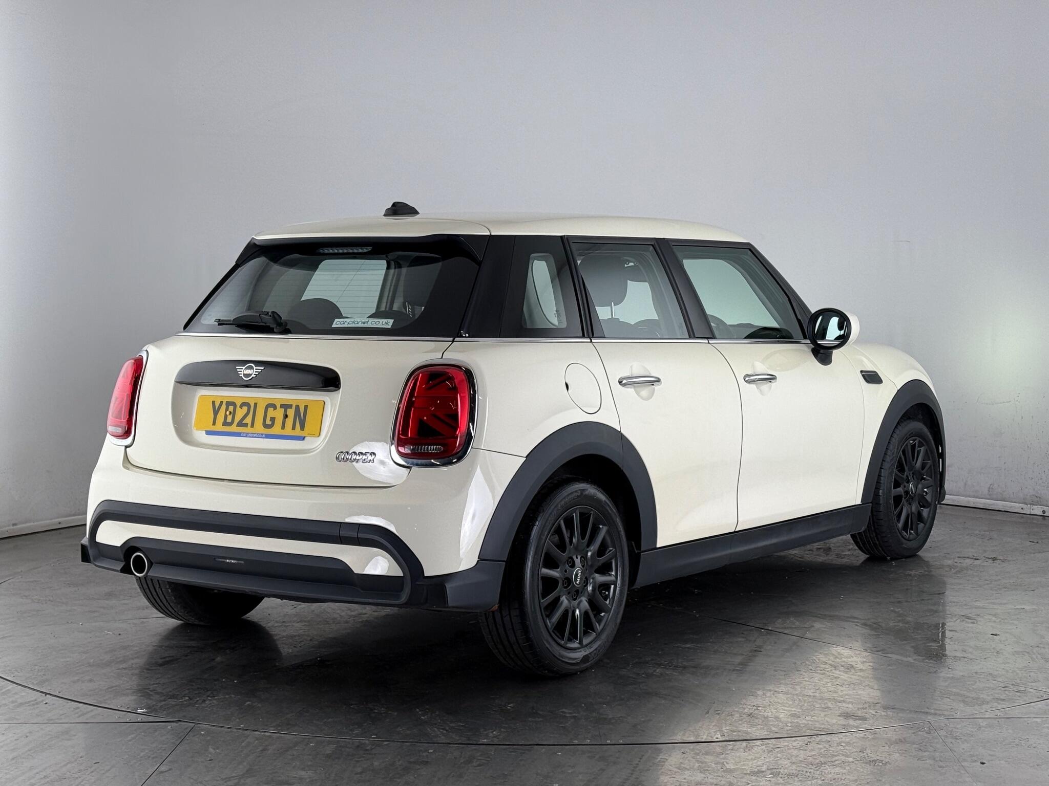 Mini Hatch view 5