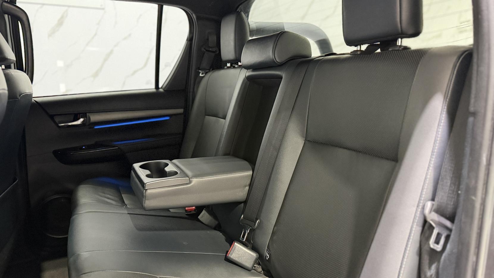 Toyota Hilux view 14