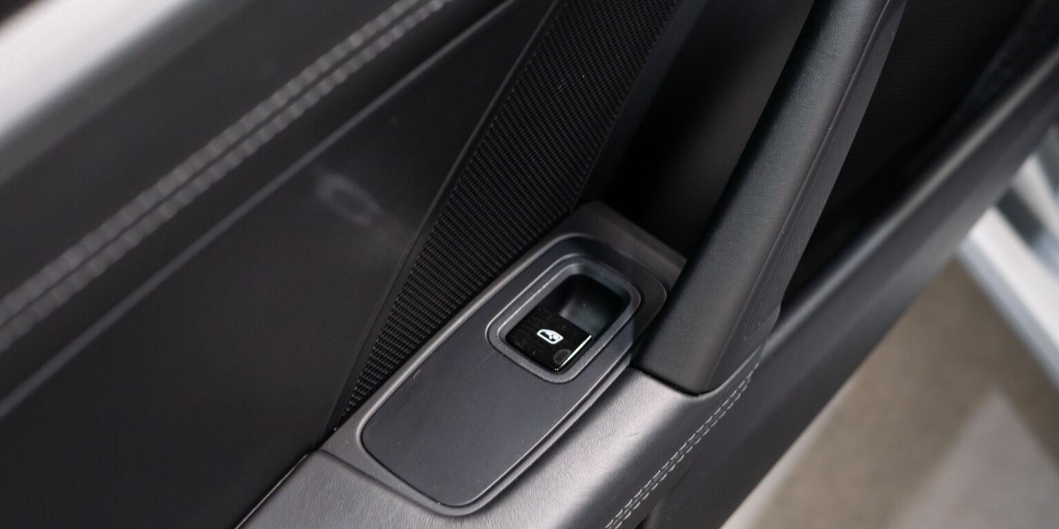 Porsche 911 view 29