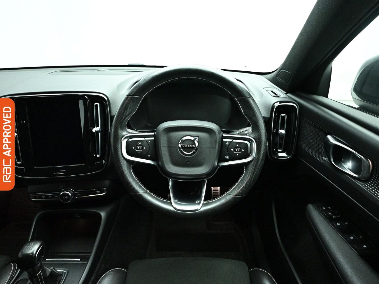 Volvo XC40 view 9