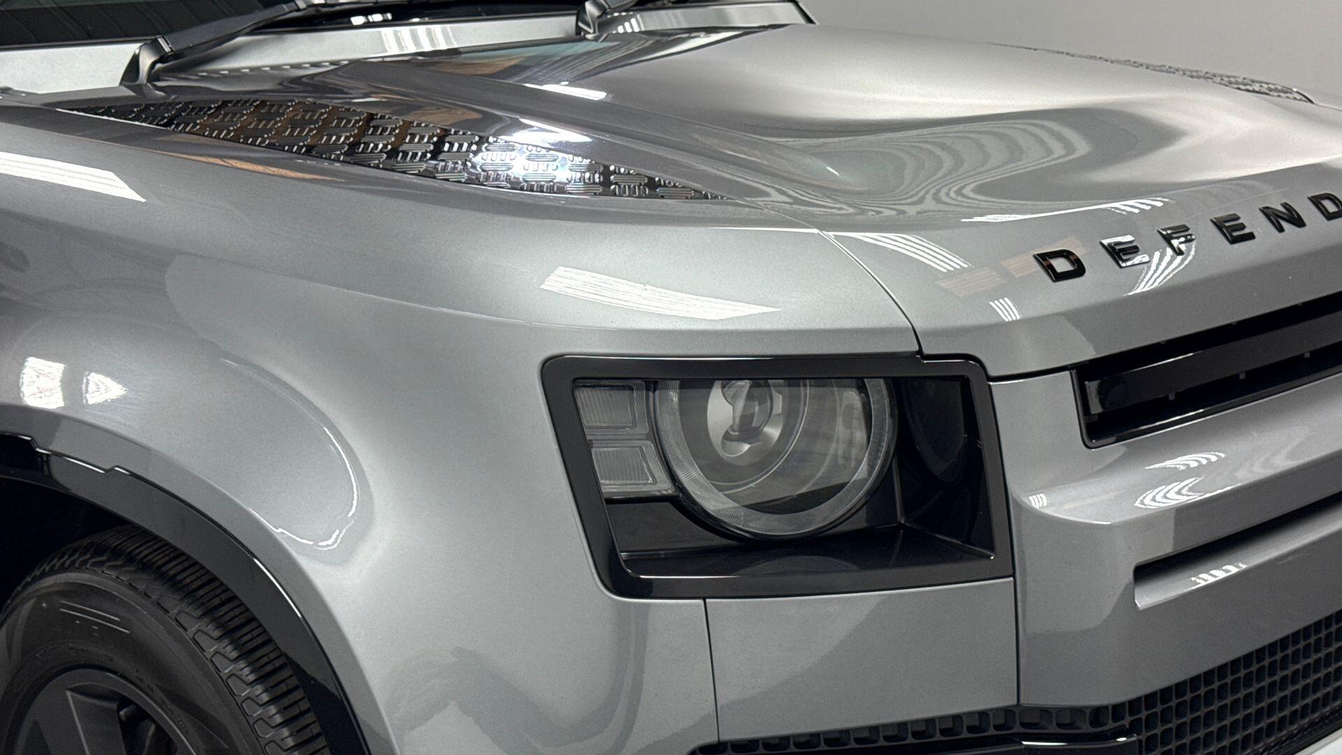 Land Rover Defender view 17