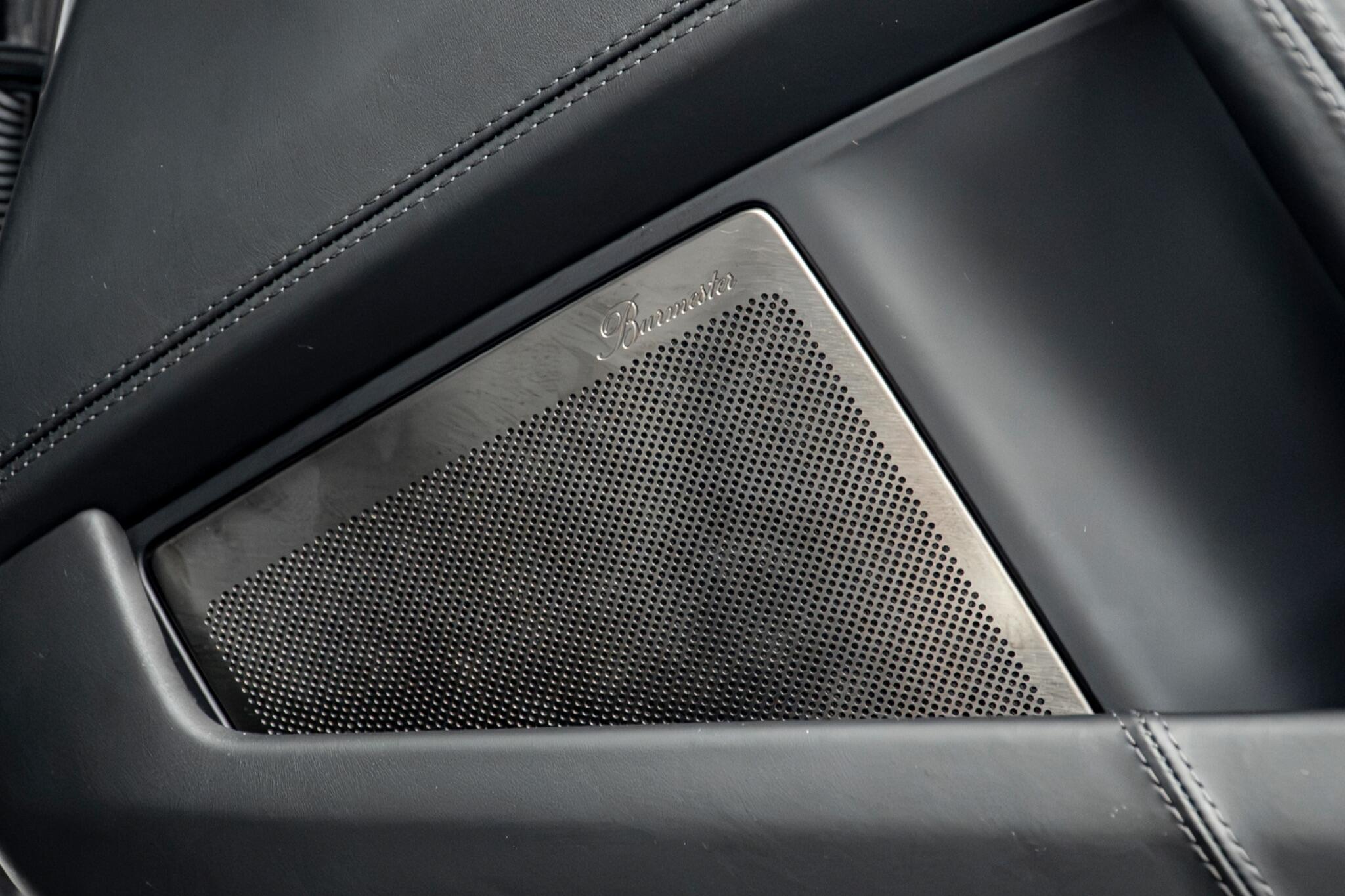 Porsche 911 view 44