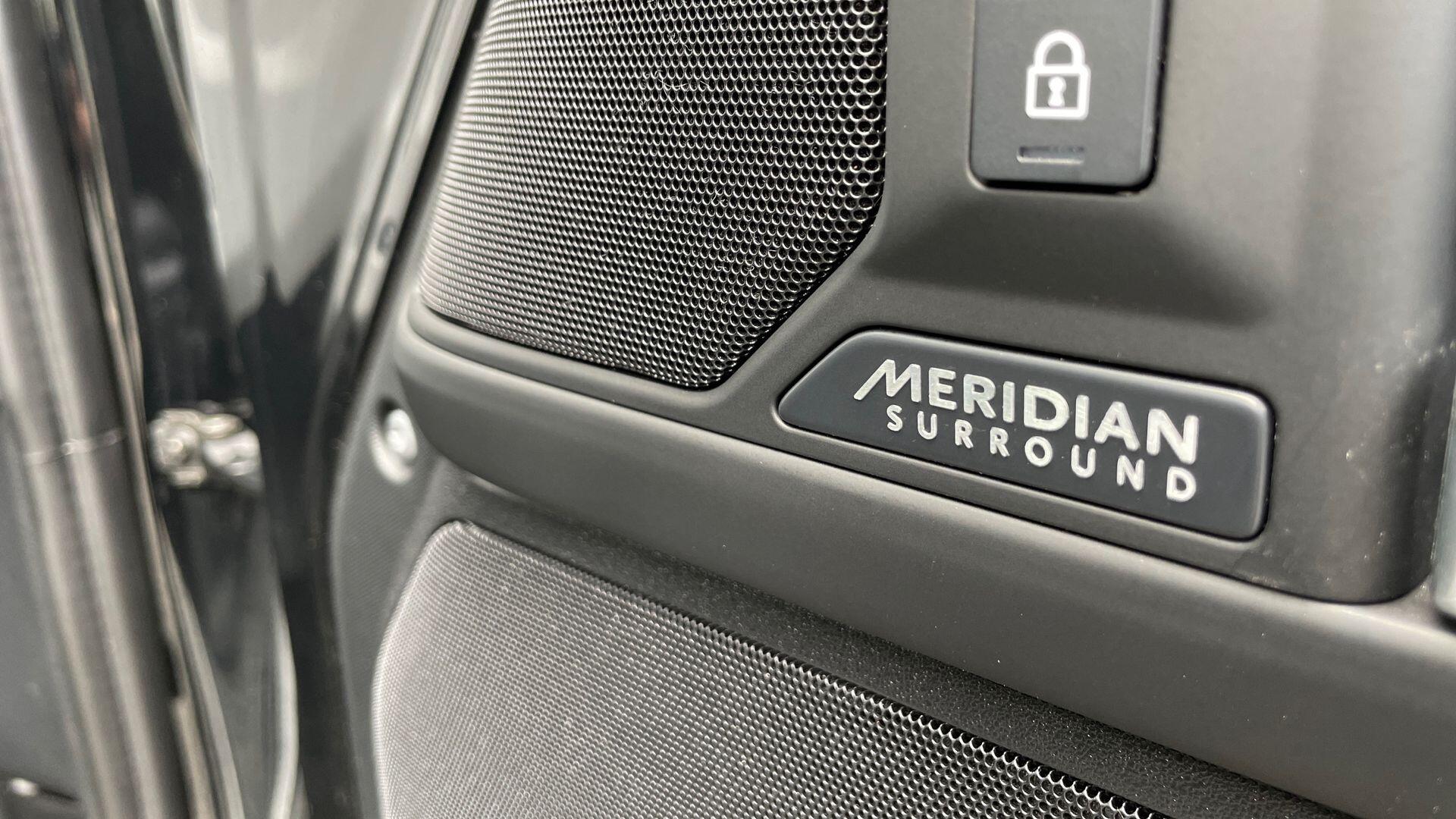 Land Rover Defender view 24
