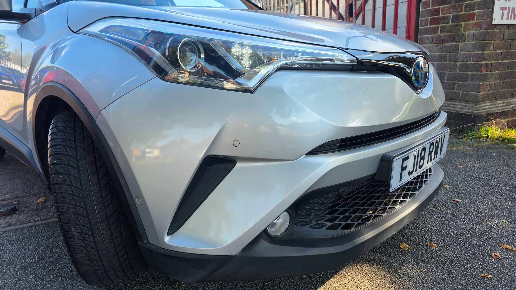 Toyota C-HR view 11