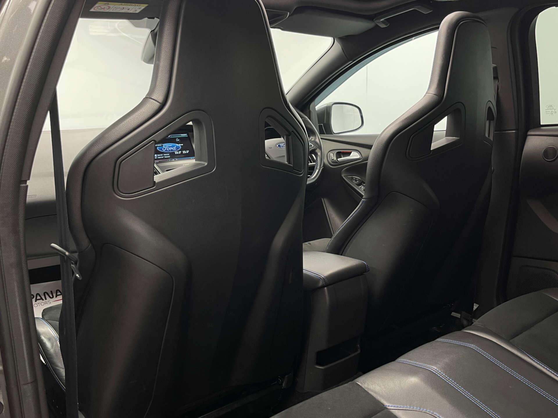 Ford Focus view 42