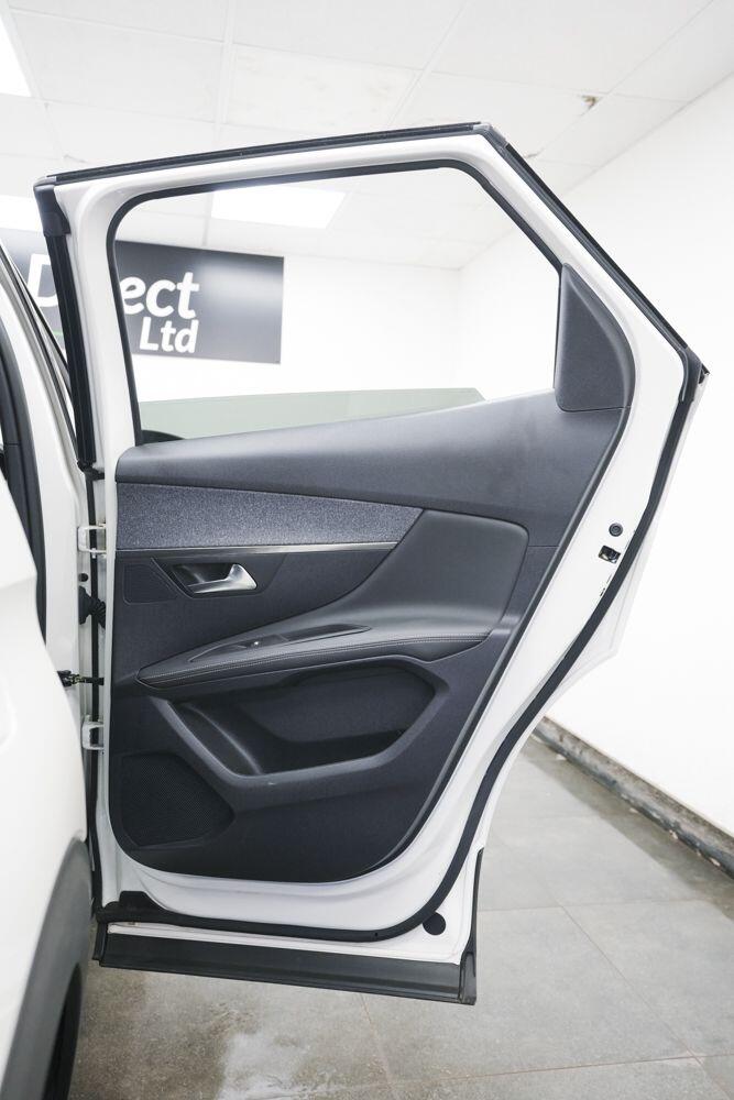 Peugeot 3008 view 18