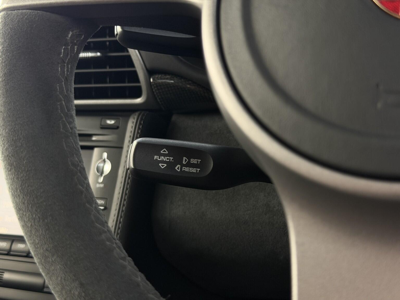 Porsche 911 view 75