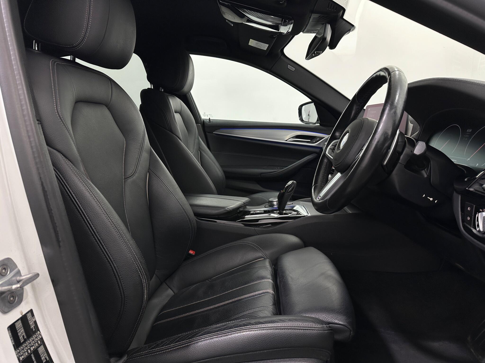 BMW 5 Series view 31