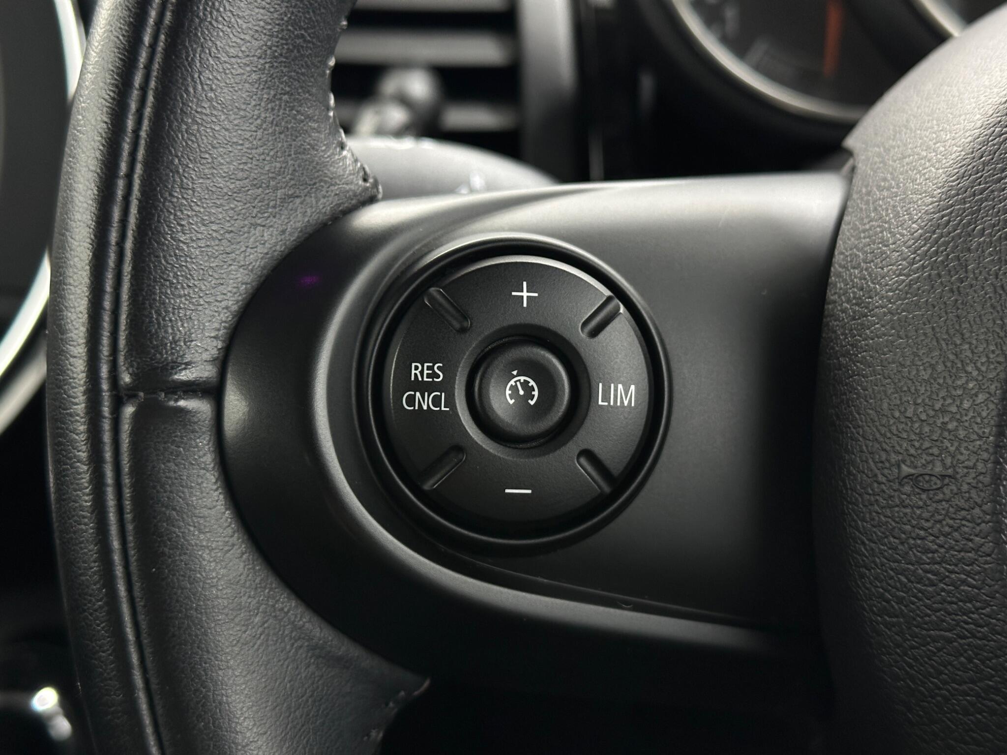 Mini Cooper view 15