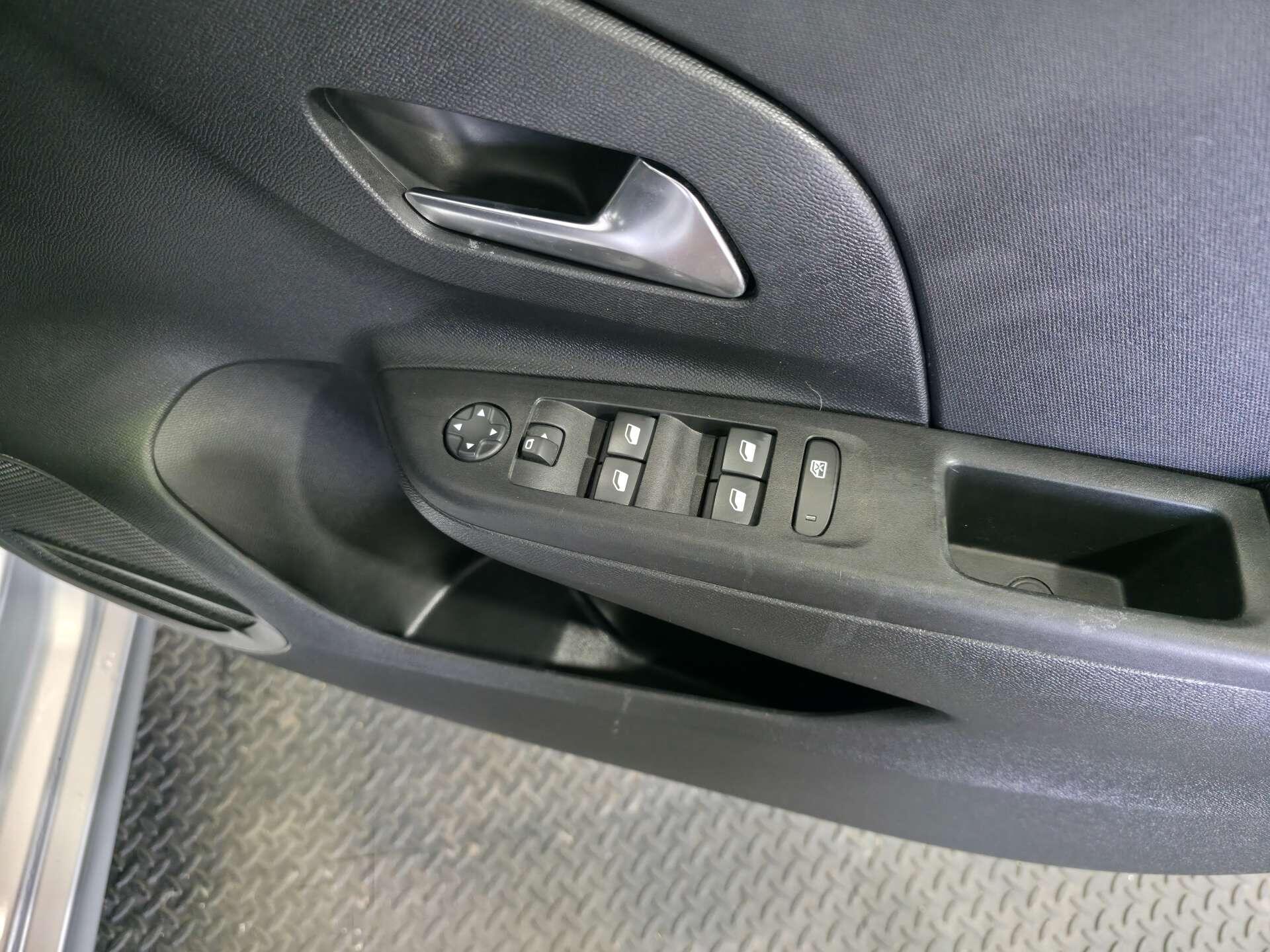 Vauxhall Corsa view 20