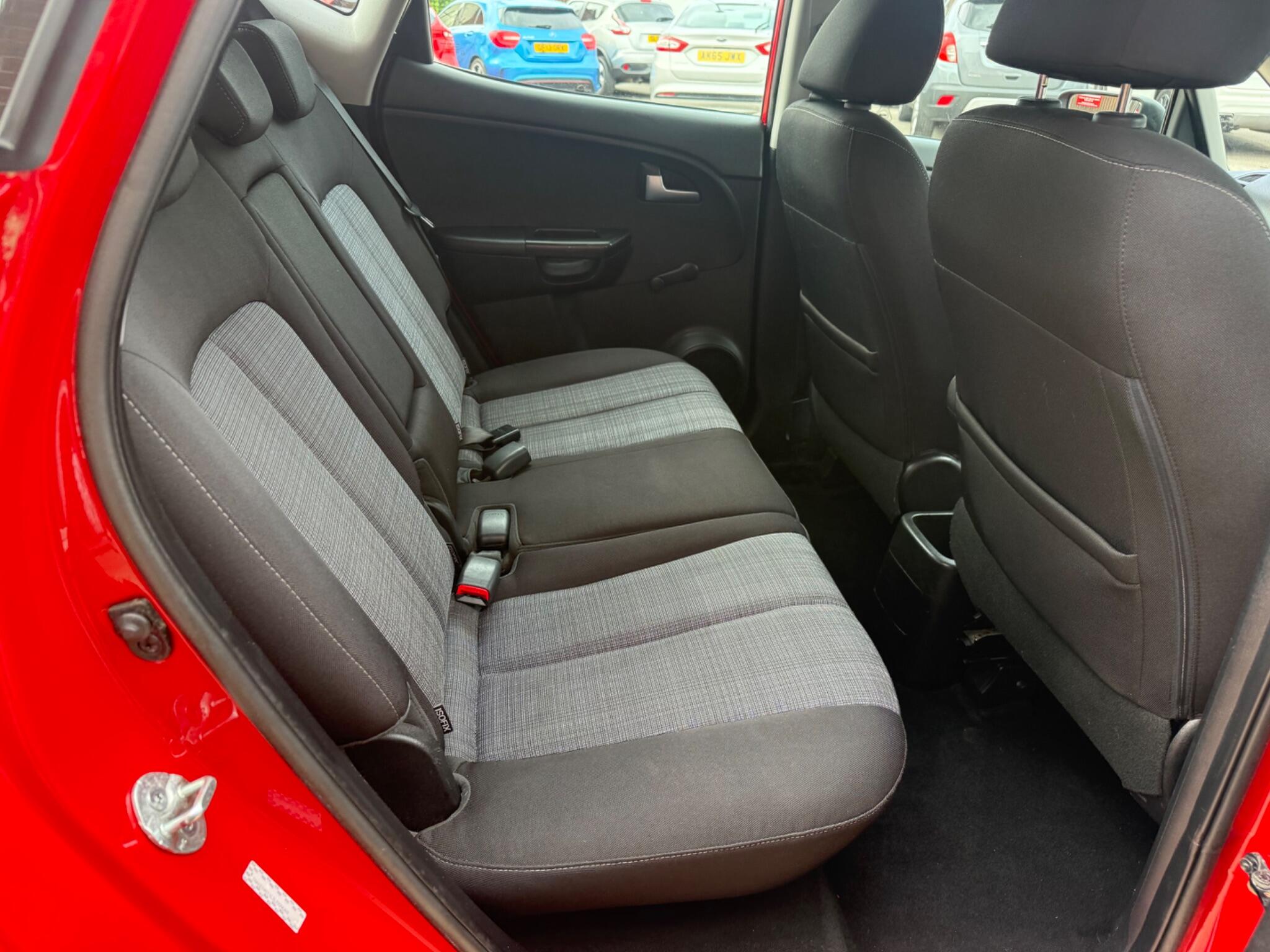 Kia Venga view 16