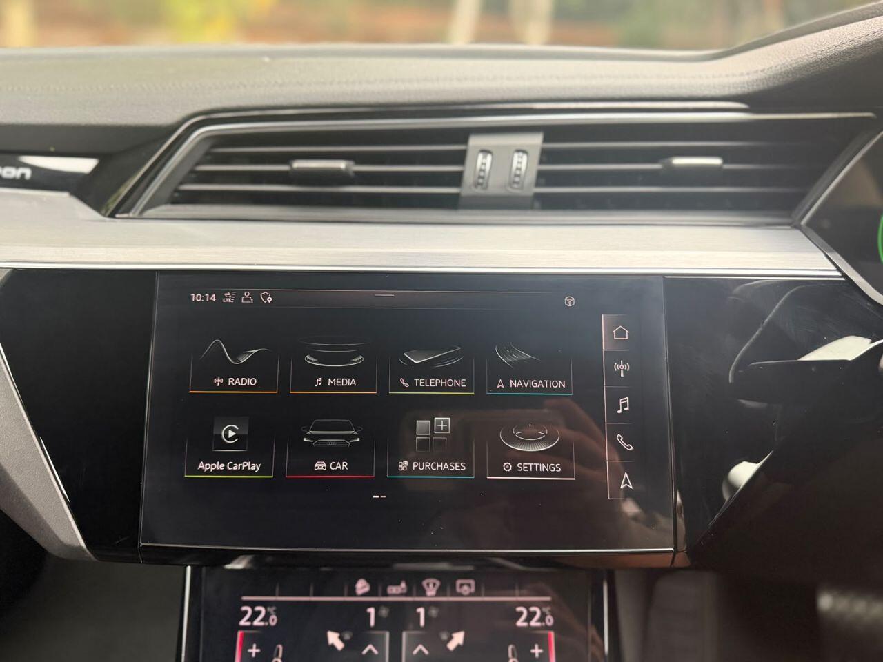 Audi E-Tron view 31