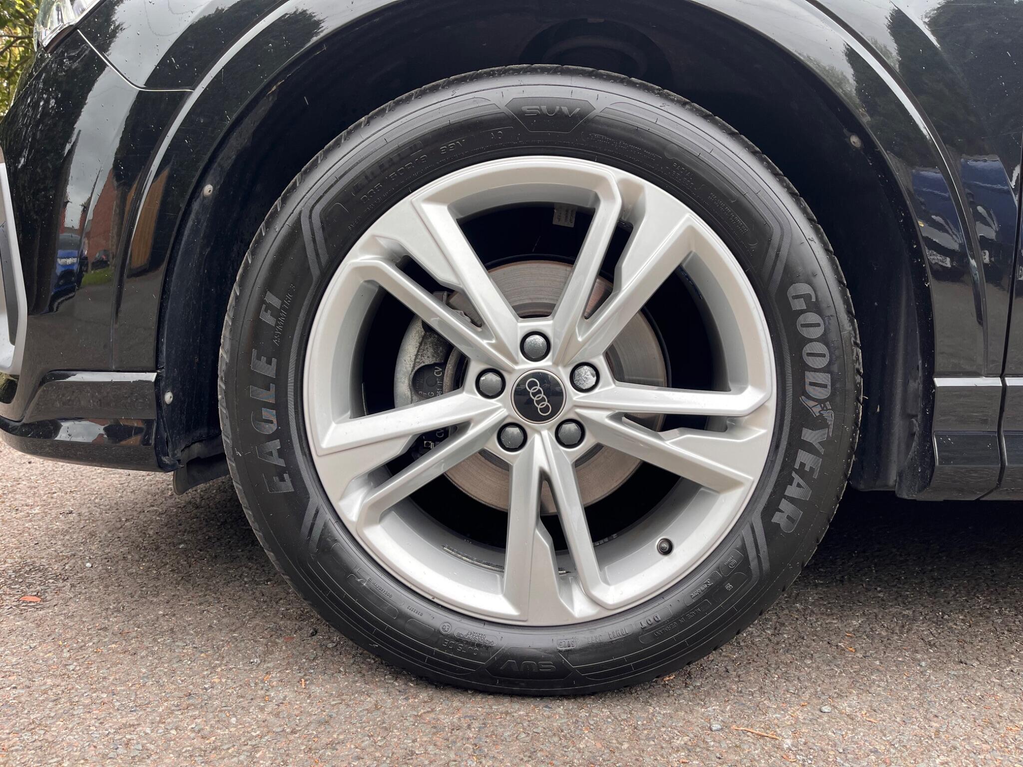 Audi Q3 view 41