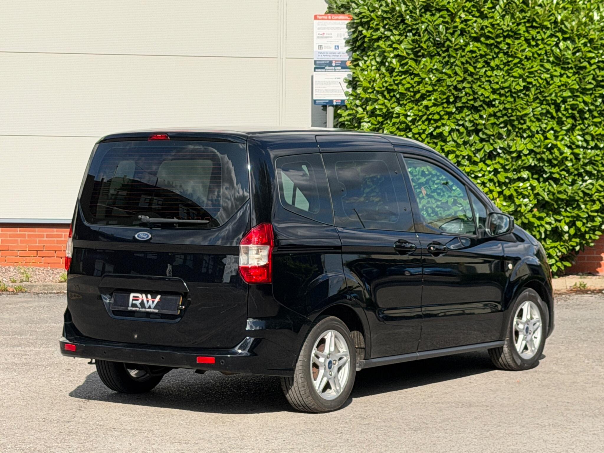 Ford Tourneo Courier view 40