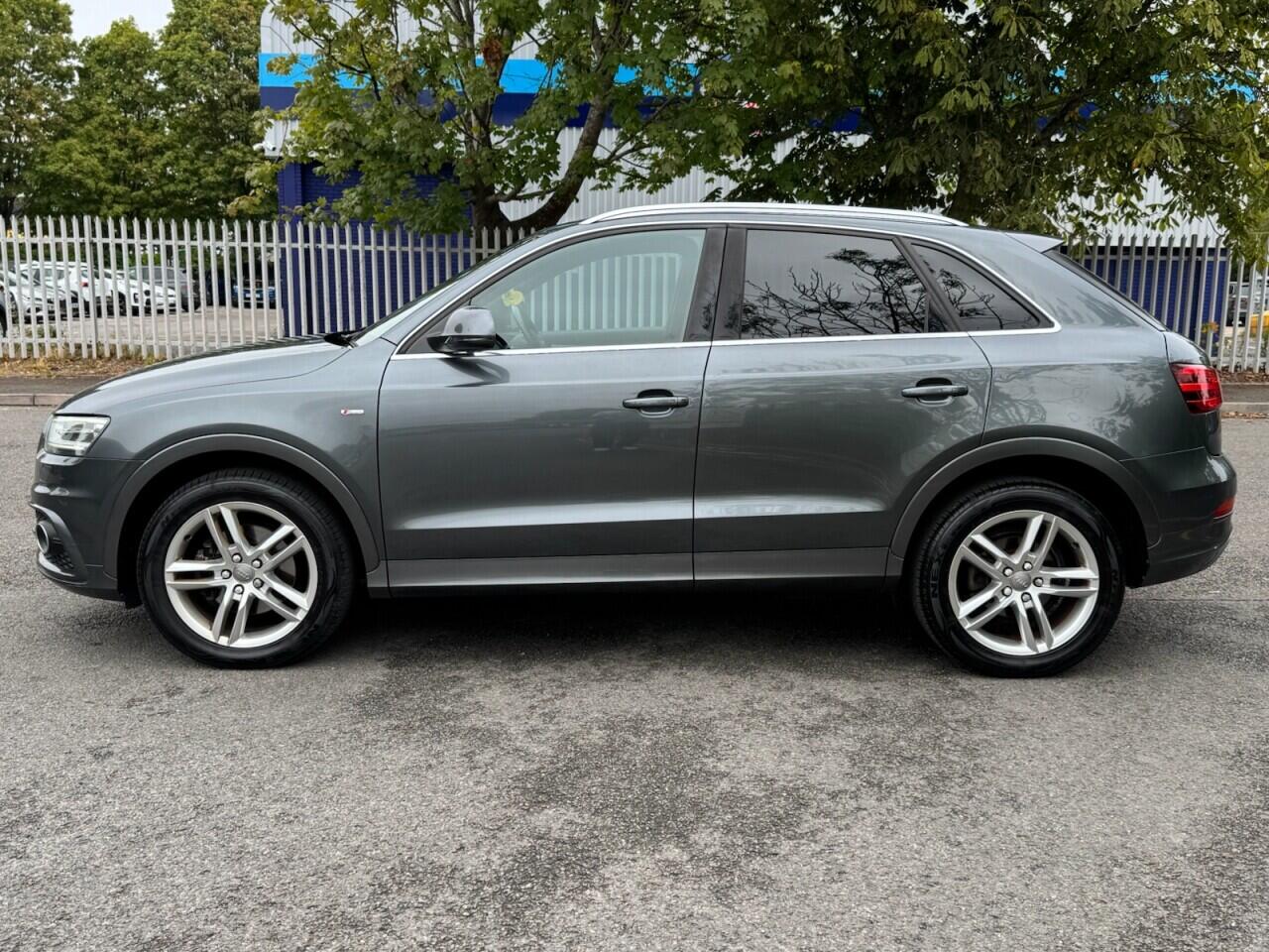 Audi Q3 view 7