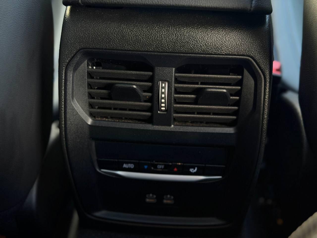 BMW 3 Series view 22